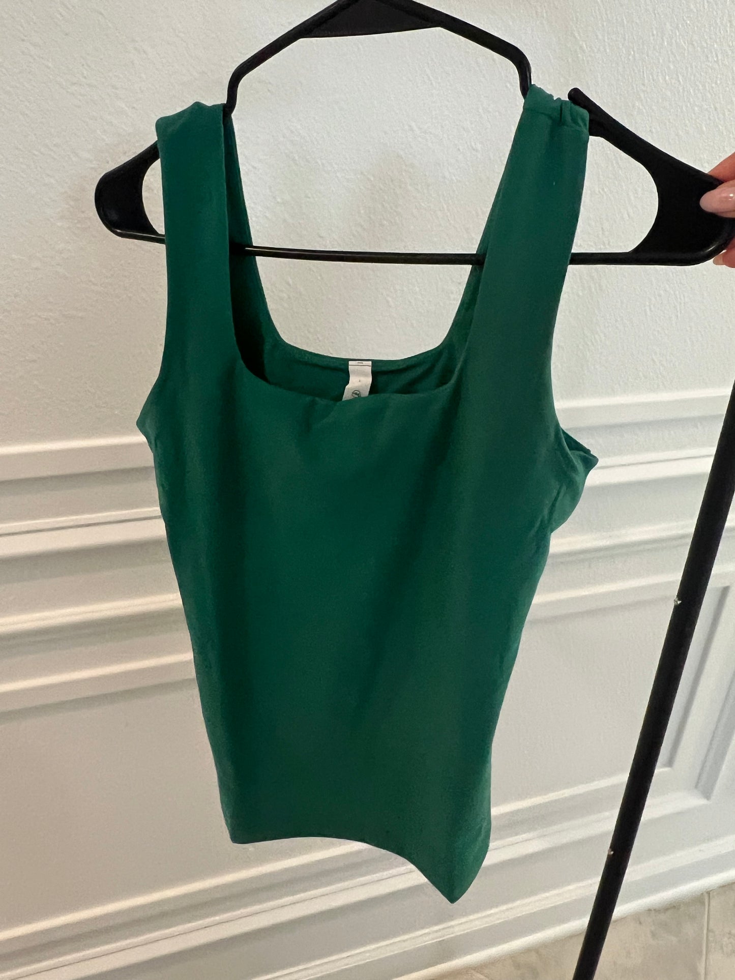 BUTTER FABRIC SQUARE NECKLINE SLEEVELESS TANK TOP- Kelly Green