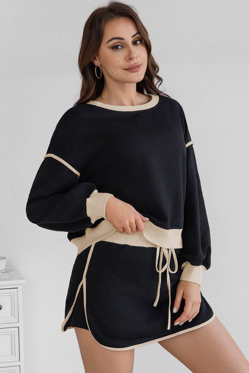 Contrast Loose Pullover Top and Lace-up Waist Skirt Set