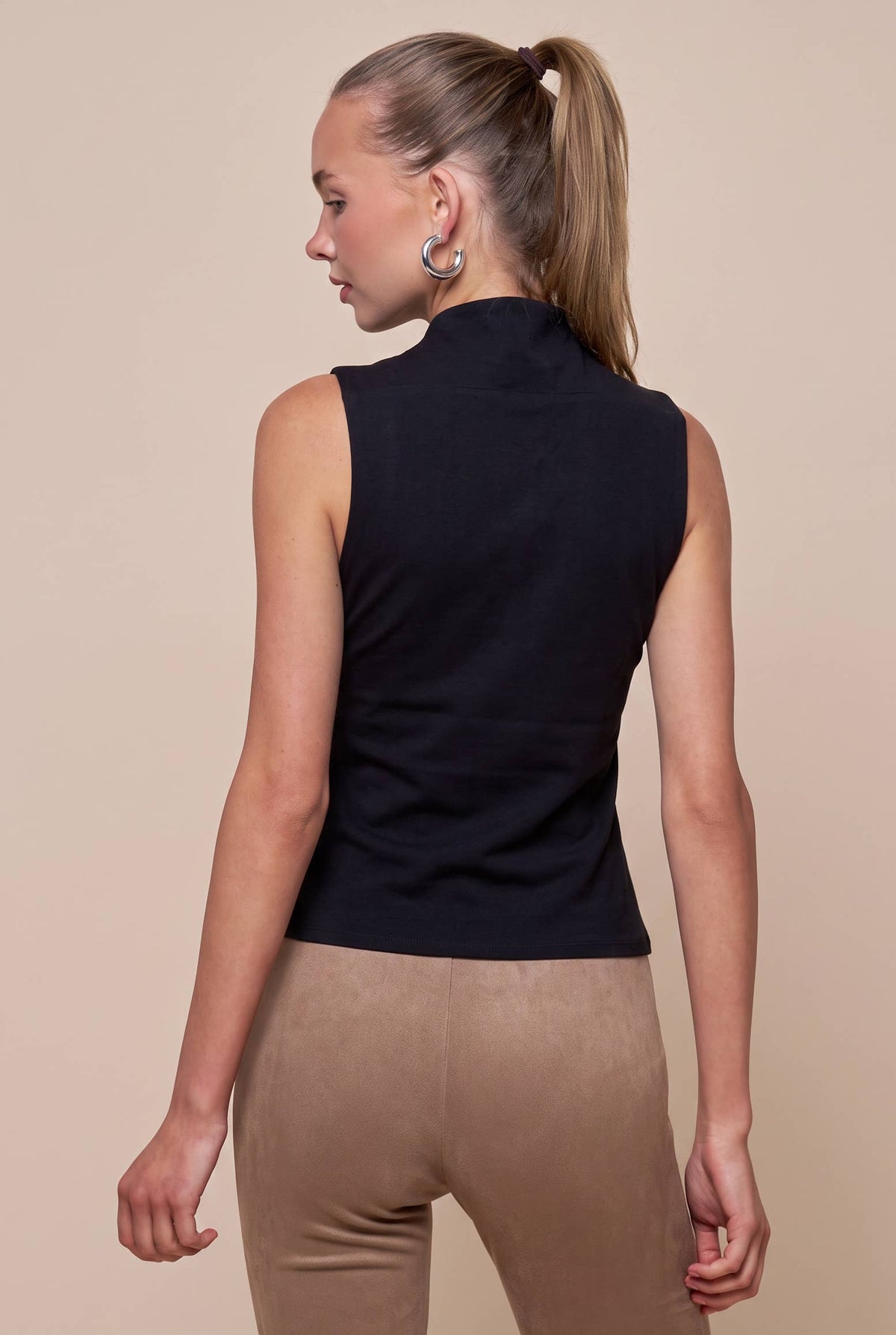 Zip Up Curved Open Neckline Sleeveless Blouse Black